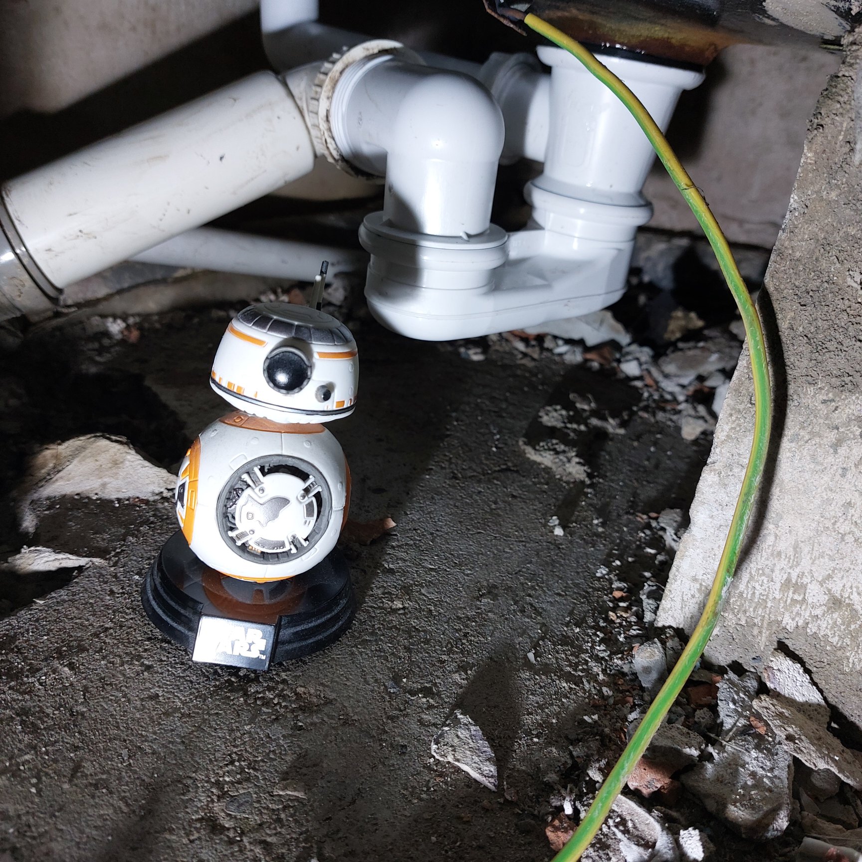 Wasserschaden repariert. BB8 bestätigt die Trocknung.